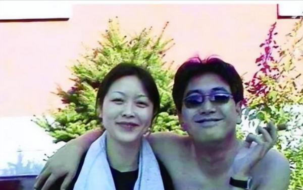 2007年，水均益的妻子意外瘫痪，他毫不犹豫选择和妻子离婚，女儿哭着恳求：爸爸，