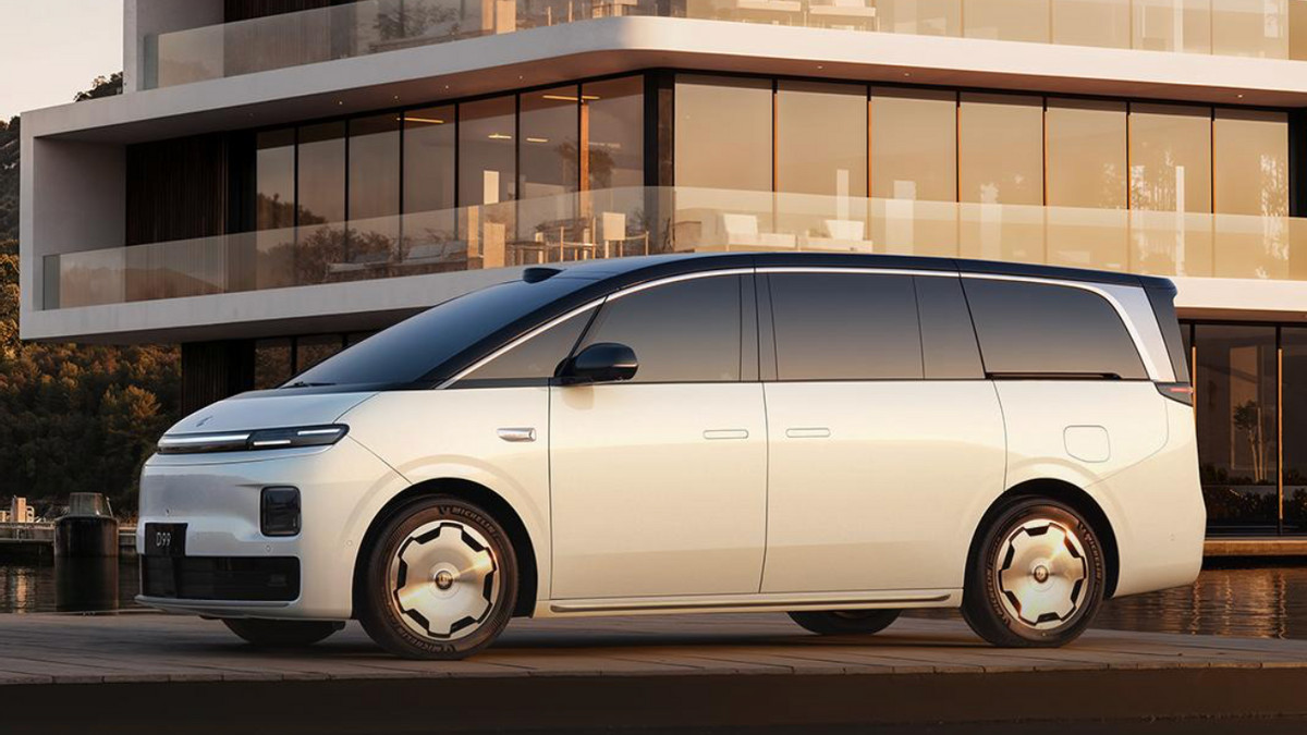 双“9”出击，零跑D99押注豪华MPV