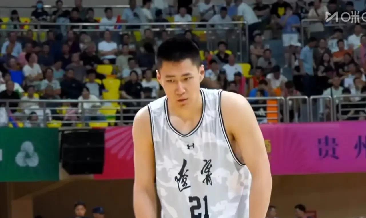 吴昌泽这不比拿顶薪的付豪好使？恕我不理解，辽篮为什么放弃吴昌泽，而选择留下付豪并