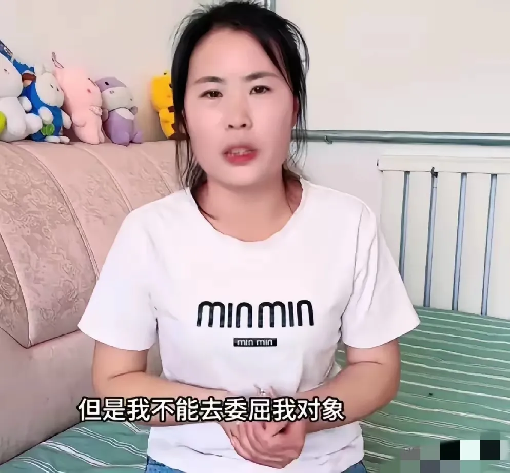 终于明白为啥小红给对象买衣服小红妈不愿意了？小红对象真抠门，自已结婚连西服钱都是
