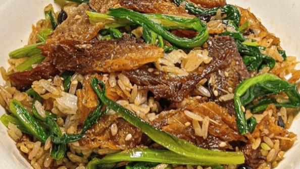 豆豉鱼油麦菜炒饭：咸香爆棚的剩饭逆袭术