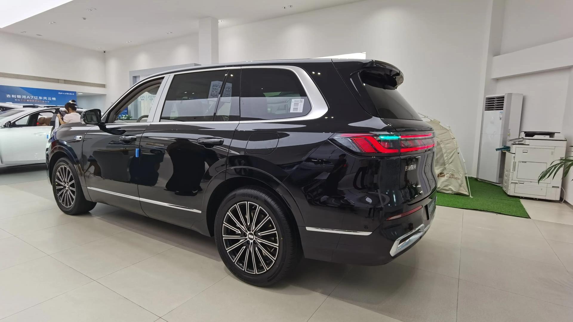 吉利造了一台“大块头”，优惠完16万多，连续3个月销量破万