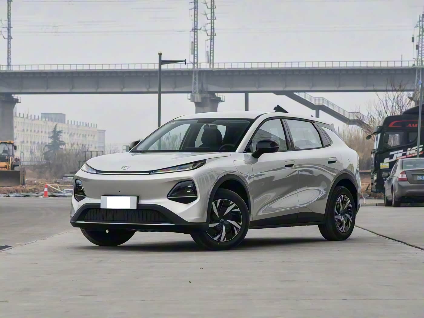 长安小型SUV售价不足8万起！外观精致配激光雷达，续航超50