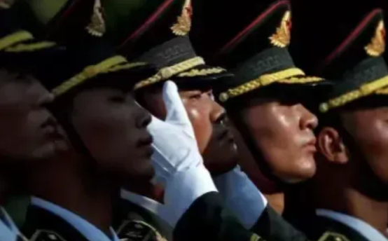 【中国军魂再启程，战略信号重于战术行动！】
白俄罗斯国防部4月25日公告，应白方