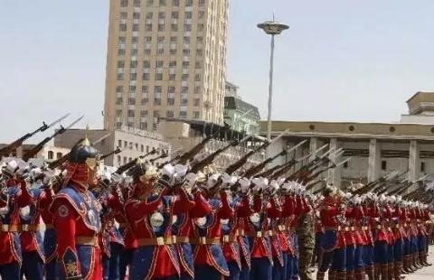 1949年10月16日，新中国和外蒙建立了外交关系，实际上承认了外蒙古独立。
1