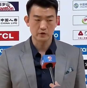 广厦男篮主教练王博谈球队大胜广东，他表示：这场主要还是立足于防守吧，赛前布置了大
