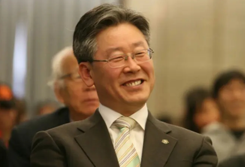 尹锡悦哭了！

李在明说过若自己当选，要让尹把牢底坐穿！

6月3日，随着李俊锡