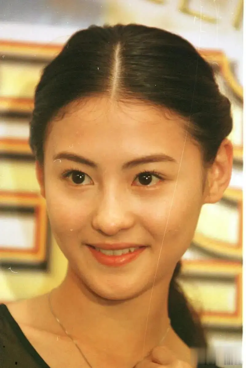 理性讨论：光看脸，早期张柏芝放到现在，算不算“顶级甜妹”，能不能超过田曦薇？