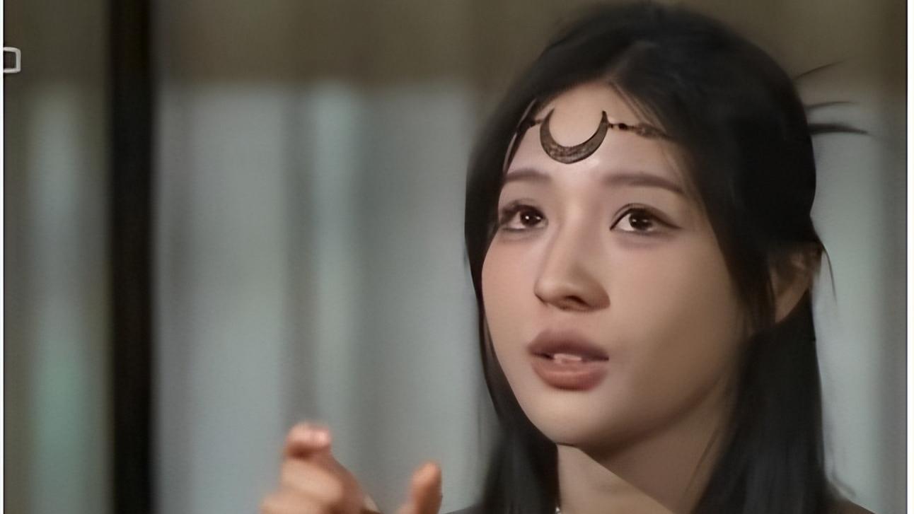 女孩酷似张含韵+刘亦菲+王楚然，一句“我爸在杭州当保安”火了