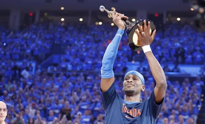 NBA历史单赛季获得MVP、得分王和FMVP的球员：亚历山大会成为下一个吗？
—