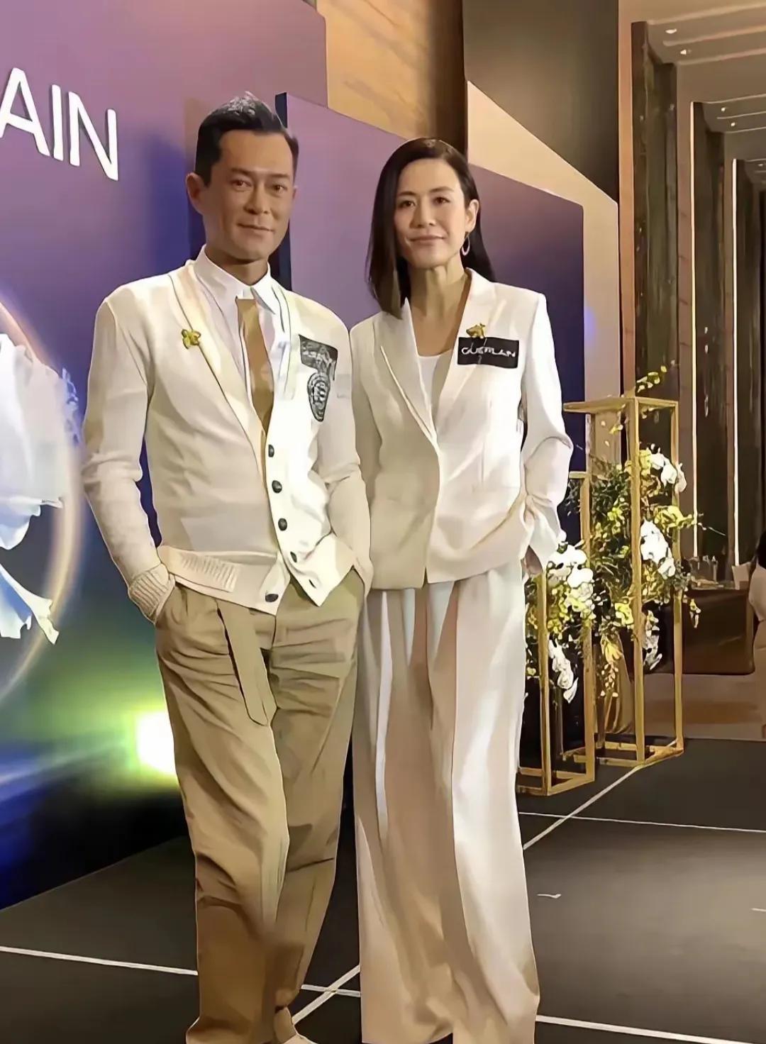 古天乐你真的糊涂啊。
放着宣萱和姑姑那么好的女人都不娶，非要孤独终老。
54岁的