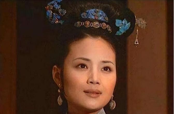 1705年，终年不洗澡，不吃药的93岁宫女苏麻喇姑逝世，51岁的康熙为了再见她一