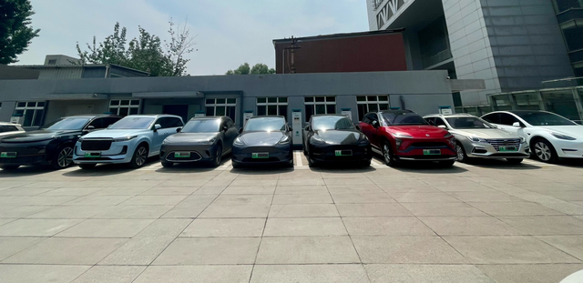 单位电车哪家多
今天中午单位充电车位上，Model Y最多，理想其次，蔚来也有，