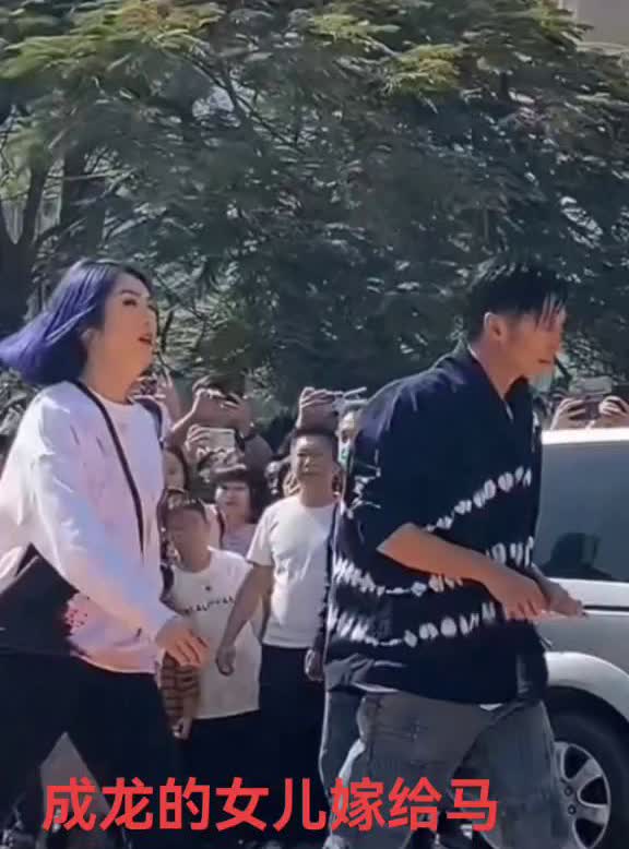 成龙的女儿嫁给马云的儿子。
