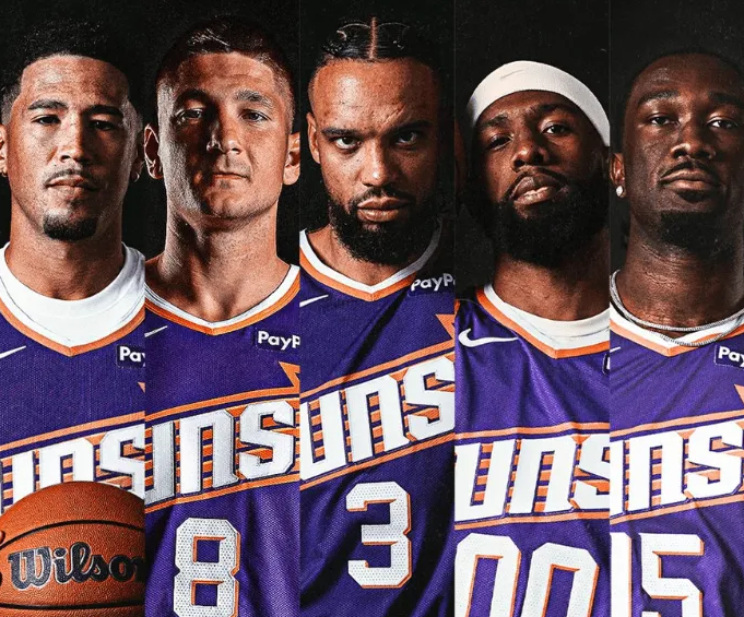 太阳今天对阵鹈鹕，杰伦-格林缺席，太阳公布了首发阵容：
德文-布克
格雷森-阿伦