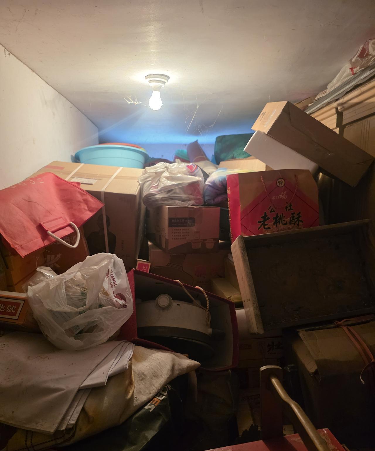 我那个慈祥的父亲，留给我一大笔遗产……
最近小区改造，涉及各家各户的下水管道，而
