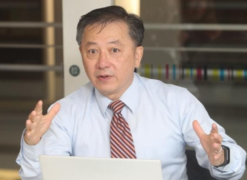 前美国国防部官员胡振东曾 发文叫嚣道：“如果中国决定封锁台湾，以美国为首的自由世