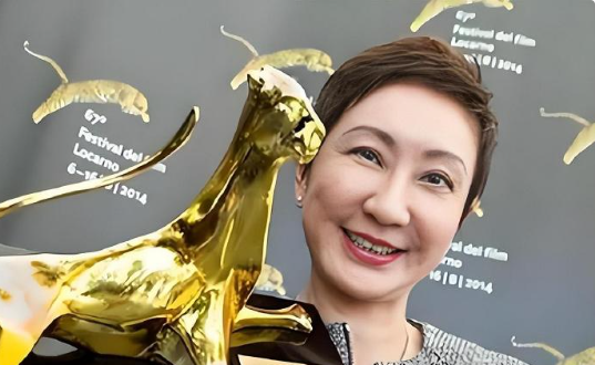 她是林青霞唯一的闺蜜、张国荣最欣赏的女人，63岁离婚身家上亿！ ​​​
