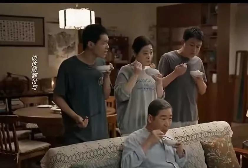 张国立在剧里体验到了晚年儿孙绕膝的幸福了吧，现实生活可能没有这种幸福体验。