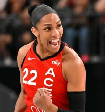 阿贾-威尔逊当选本赛季WNBA常规赛MVP！这也是她连续4年蝉联常规赛MVP了。