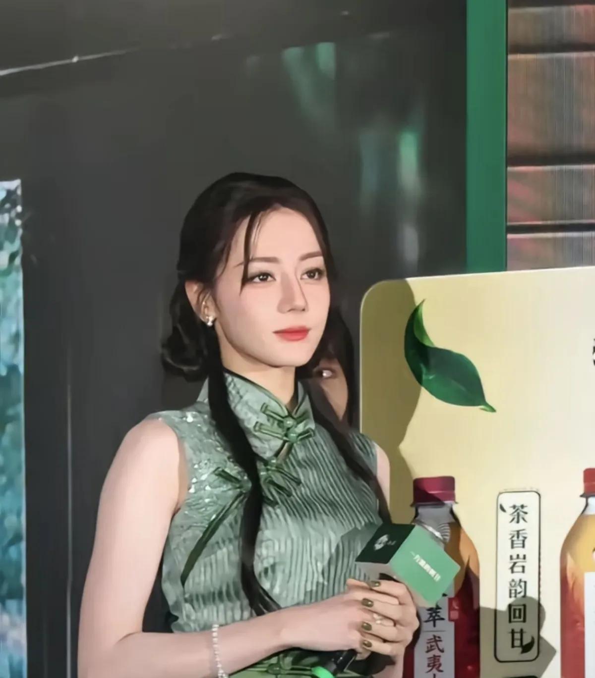 你一登场，所有人都黯淡失色[赞]好看的热巴穿什么都好看[比心]怎么可以那么美[舔