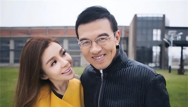2004年，王志求婚朱迅，朱迅有些措手不及，呆呆地问了王志一句：“那你有病吗？”
