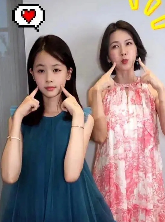 曹曦文12岁女儿近照曝光，网友直呼：能直接出道的颜值。