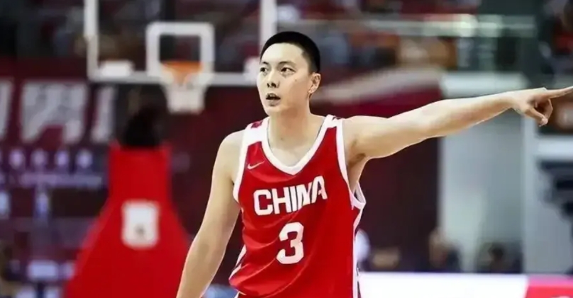 随着中国男篮小组赛三战全胜，细致分析我们后场几位球员的发挥，本节具体看看胡明轩