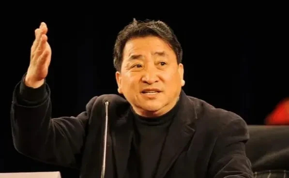 郭德纲为何不被同行认可











郭德纲的相声之路充满坎坷！早年间，