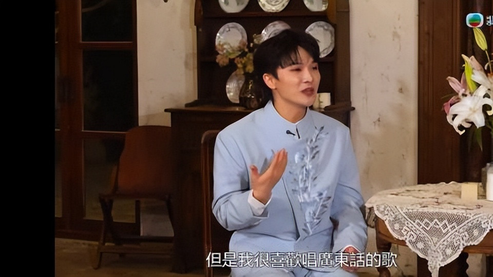 周深启德开唱创历史：粤语金曲引发万人大合唱