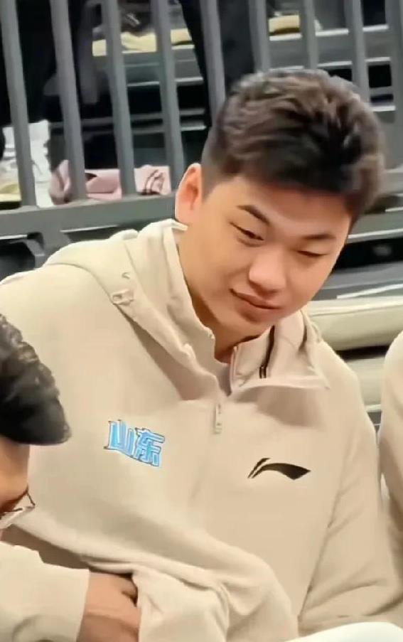 谢天谢地谢侯沛佐
山东高速男篮客场逆转战胜深圳马可波罗
同样是第四节，同样是关键