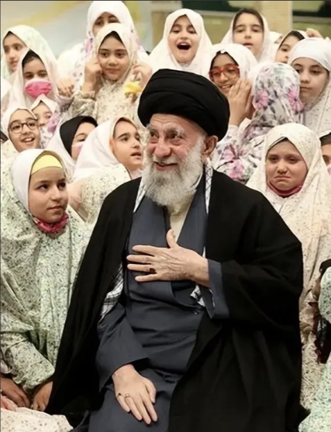 伊朗又双叒叕的硬气起来了！7月16日，哈梅内伊宣布：伊朗准备好应对新军事打击。