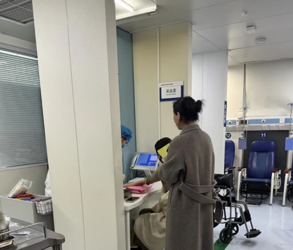 家人们谁懂啊！昨晚北京地坛医院急诊科发生的一幕，看得人真心疼❗
演员张予曦刚参