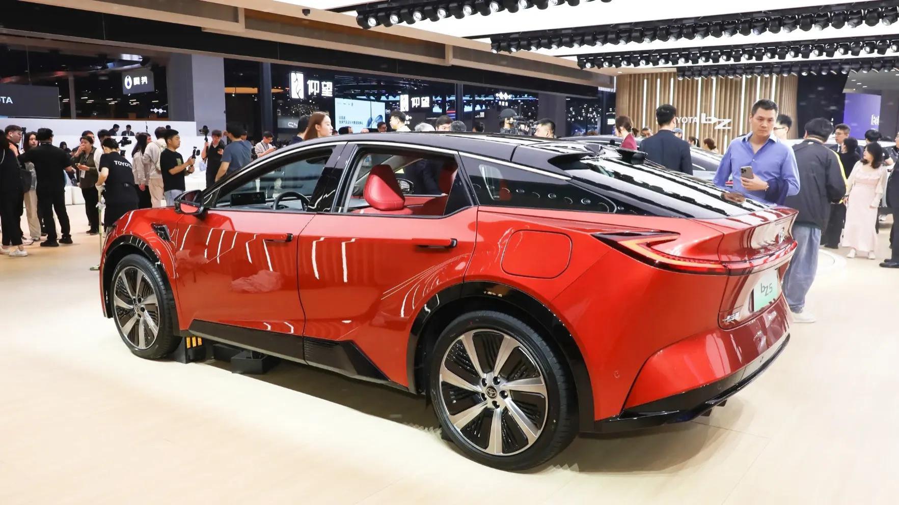 丰田全新纯电中型SUV来袭，13万起，颜值运动时尚，续航超630km！