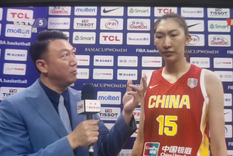 女篮今天将失利的怒火全部撒在韩国身上，上场的队员放开手脚大干，老将王思雨有点杀疯