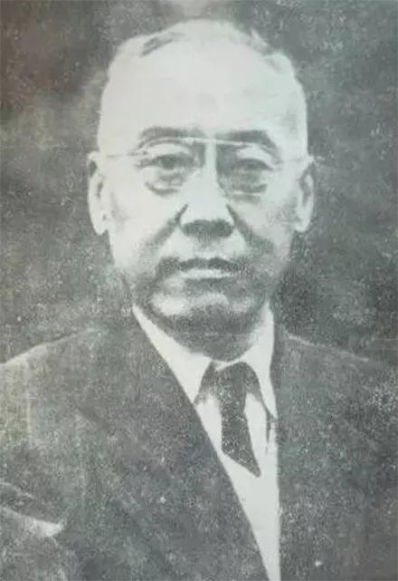 1929年，张君劢被绑架，妻子王世瑛收到绑匪威胁：“拿巨 款赎人，否则先割耳朵，