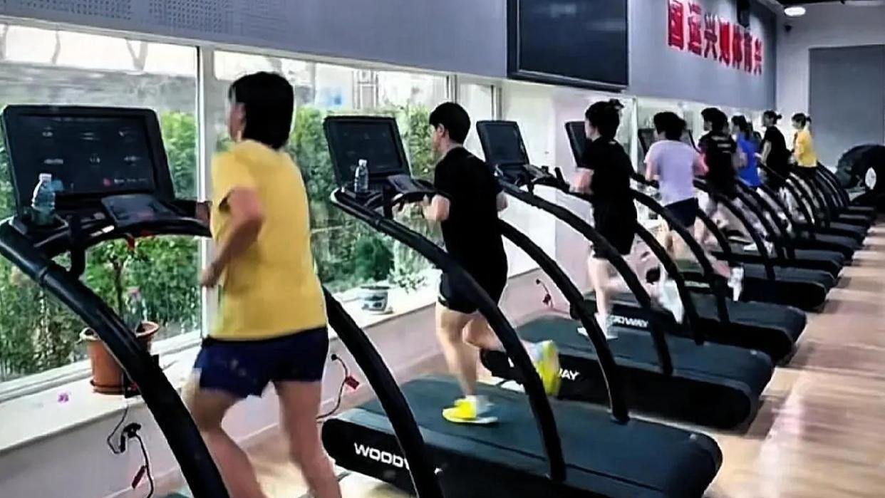 孙颖莎和蒯曼训练，张继科想挑战王曼昱