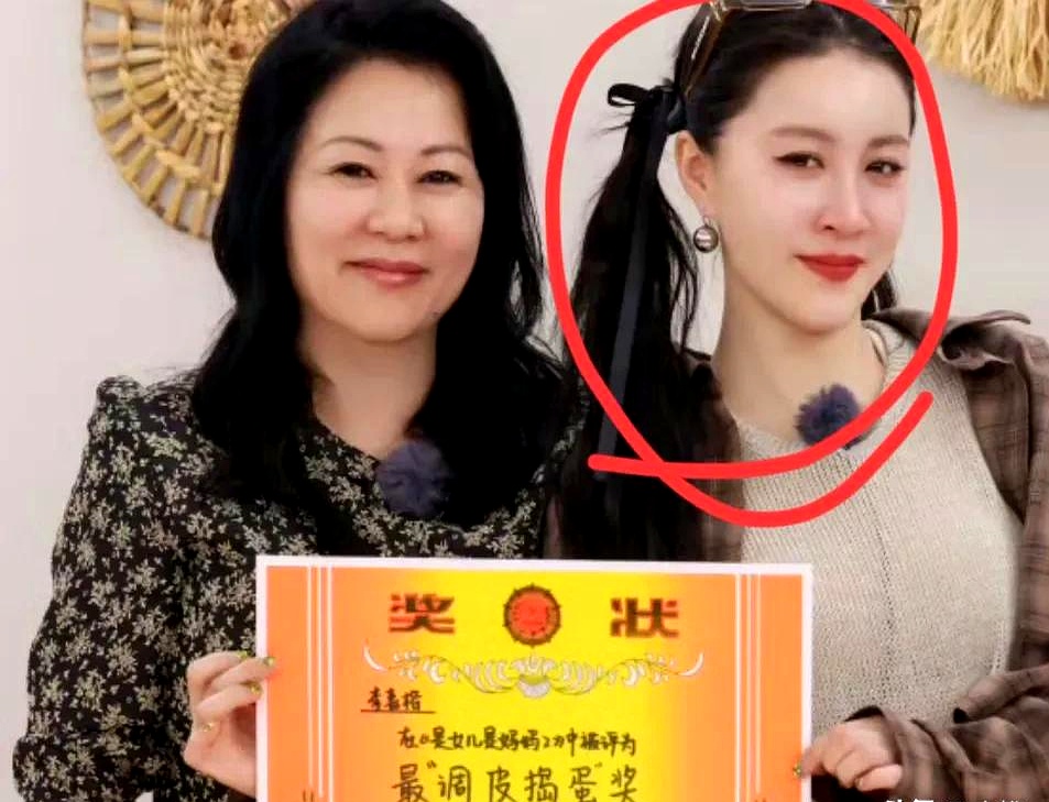 李嘉格的婚姻生活在不断的适应与磨合中进行着。随着时间的推移，家庭的互动逐渐丰富，