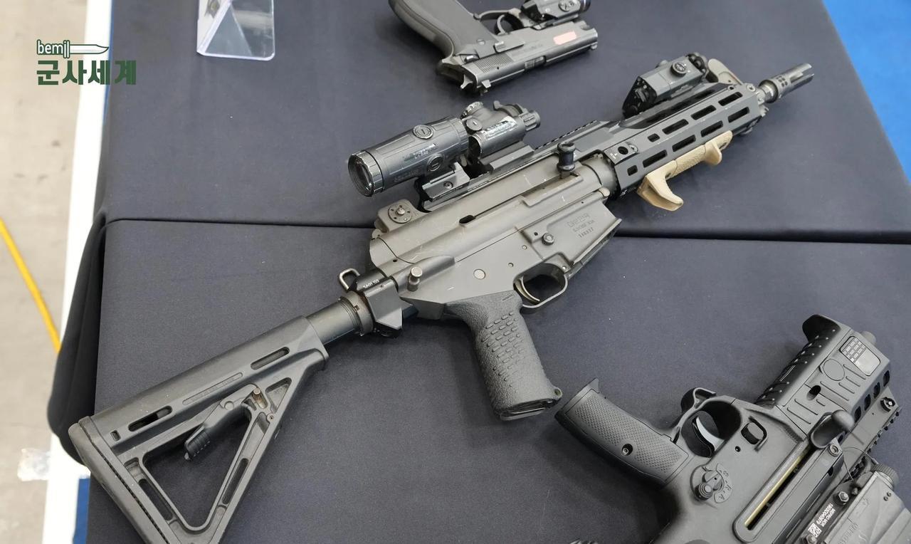 韩国特种部队进行武器装备展览。