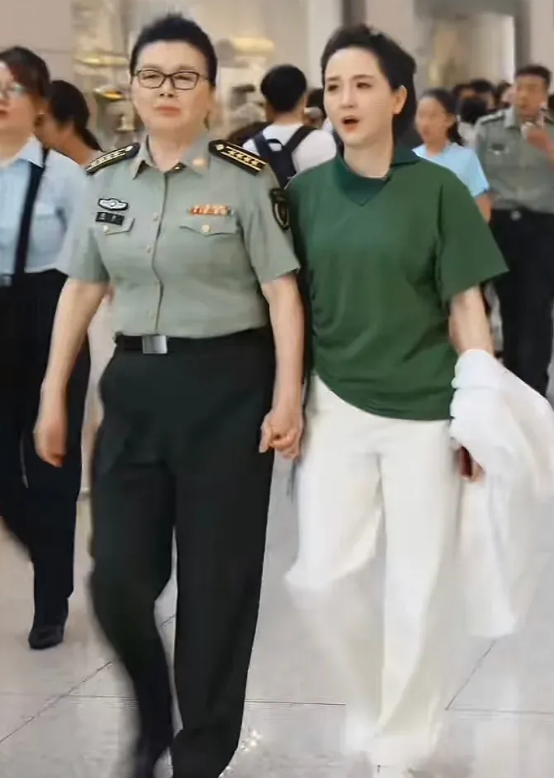 你能看出陶慧敏五十九岁了吗，要说三十多岁都很正常。
陶慧敏原来就是长的年轻漂亮，