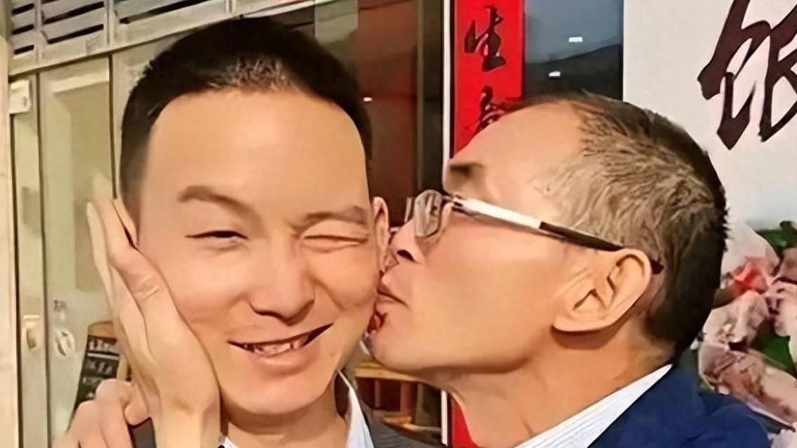 寻亲男孩返校记：父爱如山，母爱深藏，团圆背后有隐情？
