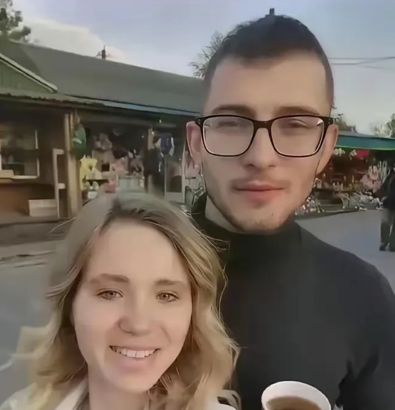 乌克兰女孩把自己与丈夫的两张合影上传到网上，一张是丈夫参军之前的，另一张是丈夫参