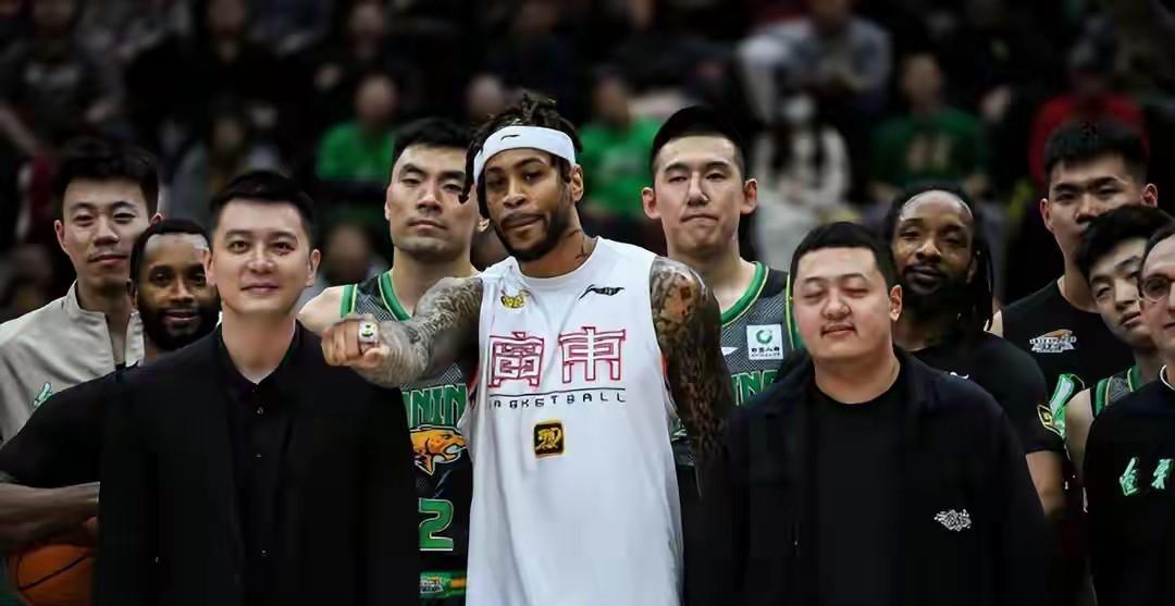 辽宁男篮又有大动作，超级外援即将会合，杨鸣这次能冲冠吗？
这赛季辽宁男篮人员变动