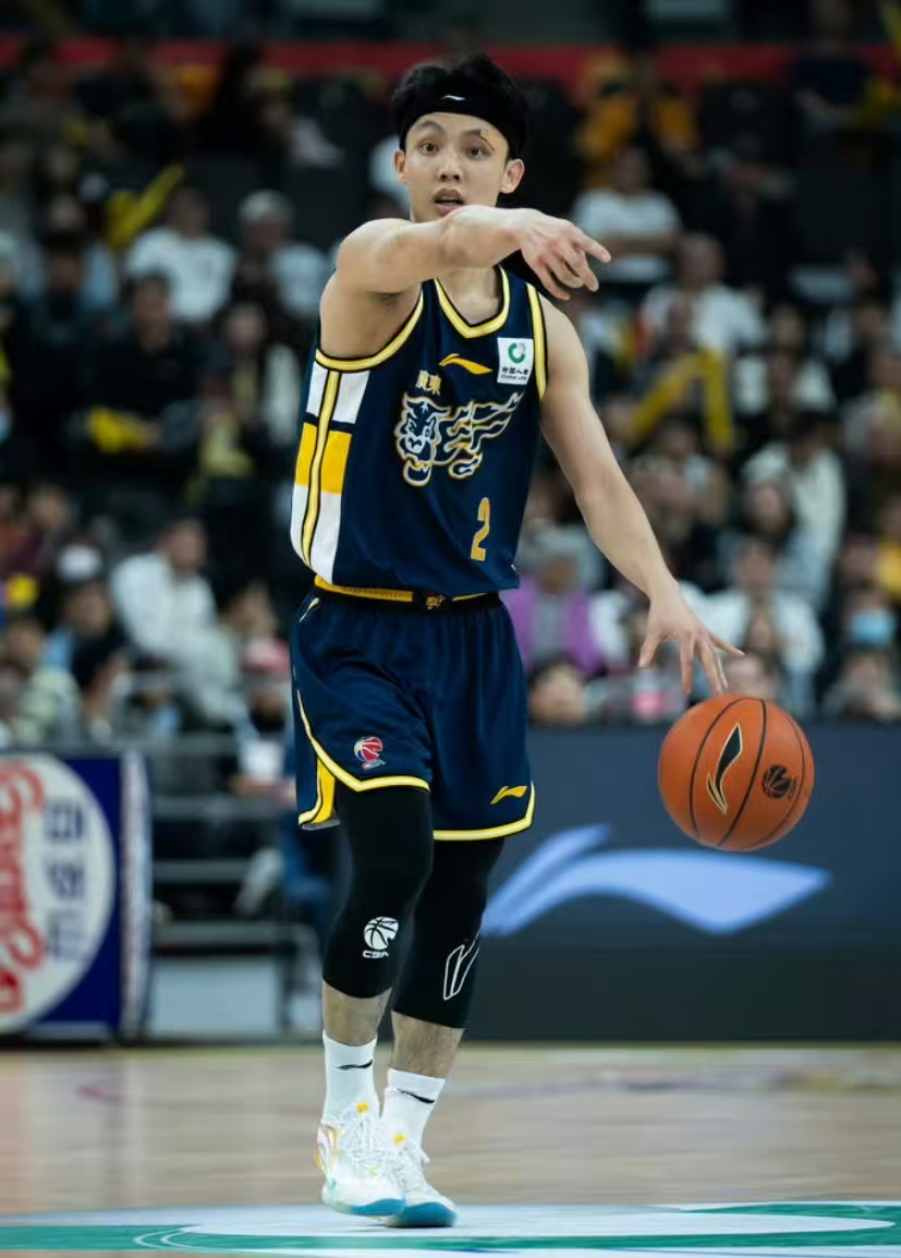 广东三分球只能靠徐杰，奎因神一场鬼三场，萨姆纳基本忽略不计