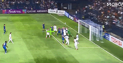 2个角球丢2球！申花客场2球落后武里南。
亚冠精英赛第8轮客场对阵武里南，上海申