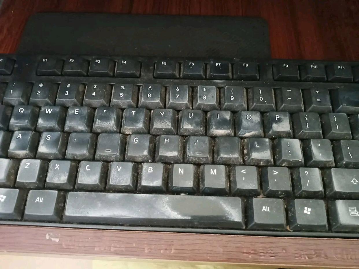 我们公司研发部的3D模具设计的同事又要离职了
这个3D模具设计的是个二十多多岁的