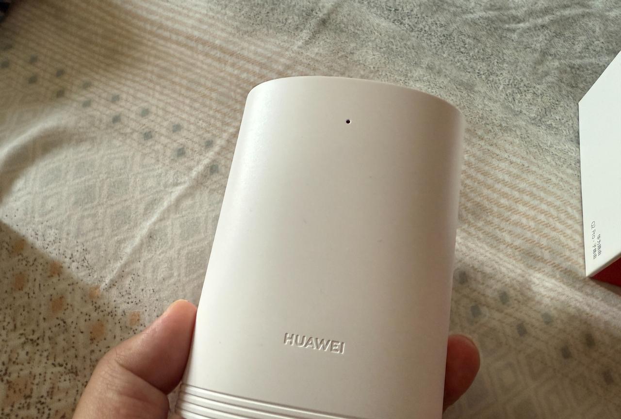 无线放大器，电力猫是最方便的组网方案，是弥补房间没有拉网线的好办法。不过，电力猫
