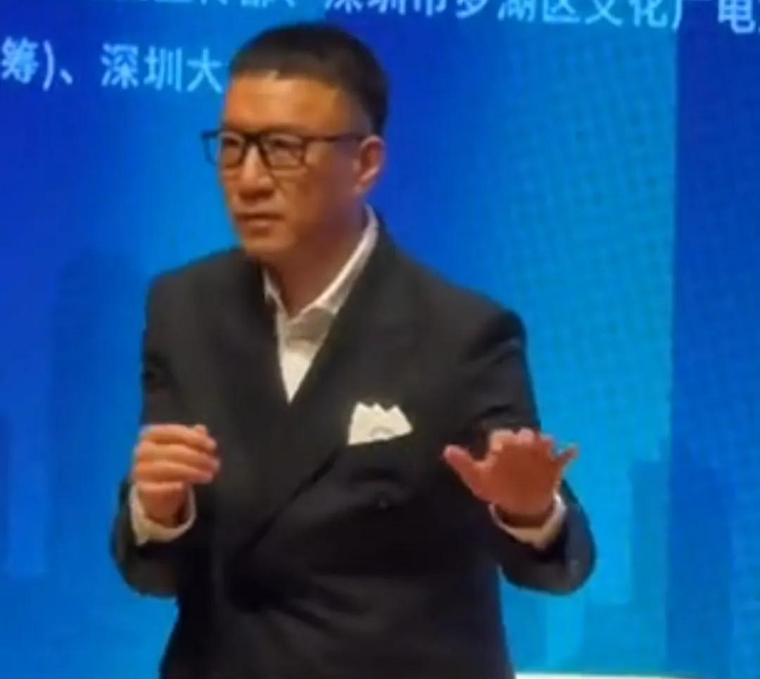 孙红雷霹雳舞出身还曾夺过冠军，但最后却走向了演员，黄渤音乐出身，但最后也走向了演