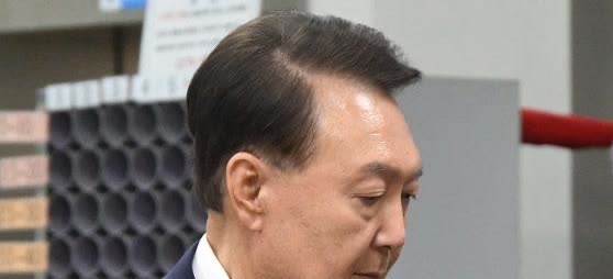 尹锡悦继续拒绝接受调查，特检组：“将追究看守所责任”

正在调查“12·3紧
