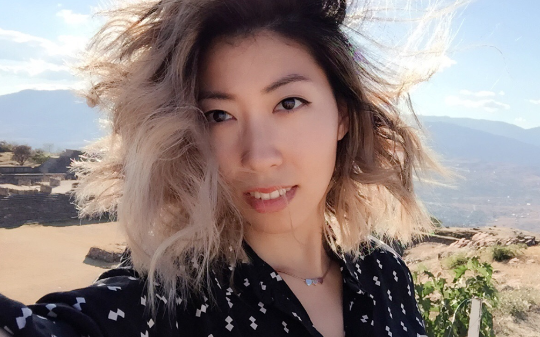 41岁的曲婉婷现状：母亲贪污获无期判决, 她却不管不顾拿赃款出国到处潇洒，还夸赞母亲是英雄